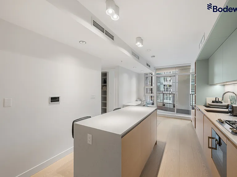 1289 Hornby St — Photo 5