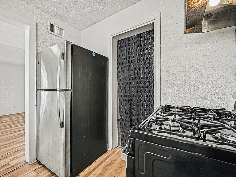 4212 Cleveland Ave — Photo 10