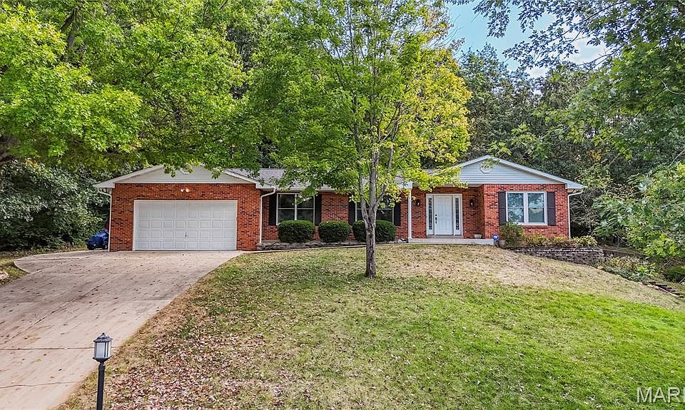 1st image of 6 Hickory Hollow Ln