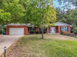 6 Hickory Hollow Ln, Fenton, MO 63026