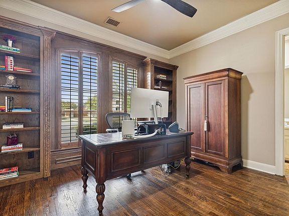 3rd image of 4575 Veneto Dr