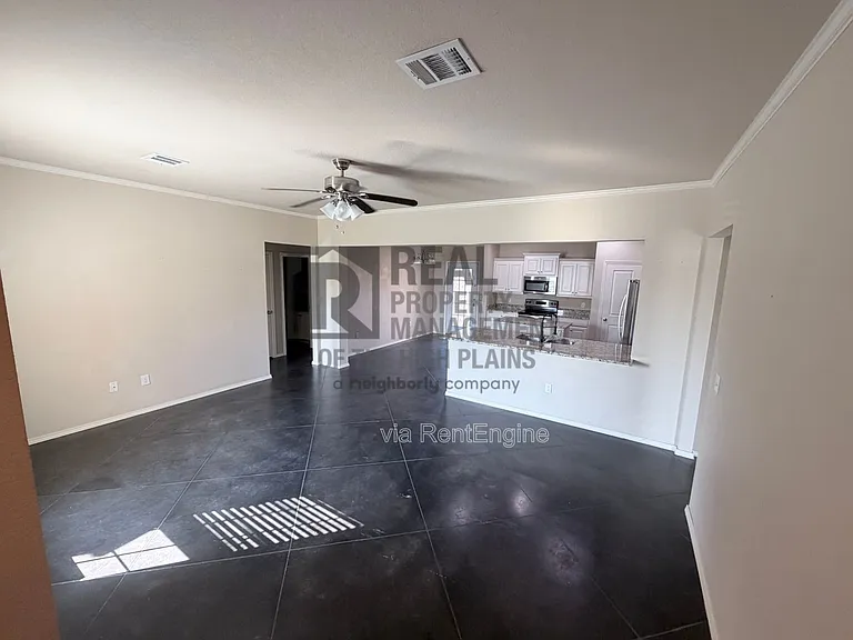 7700 Legacy Pkwy — Photo 2