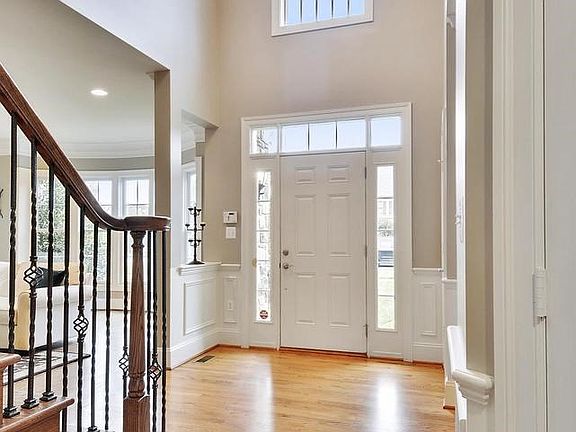 Gorgeous 2 Story Foyer