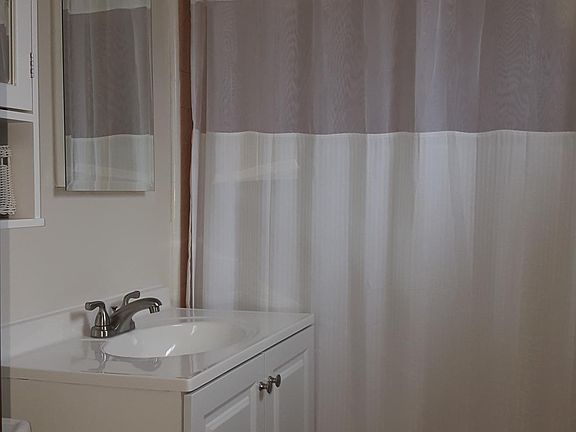 5th image of 9417 Rose St APT 2
