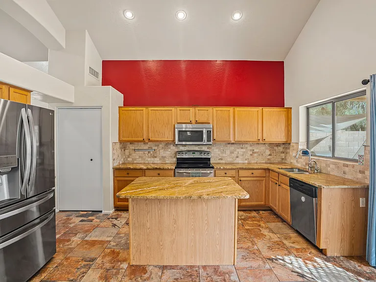 3299 E Boston St — Photo 12