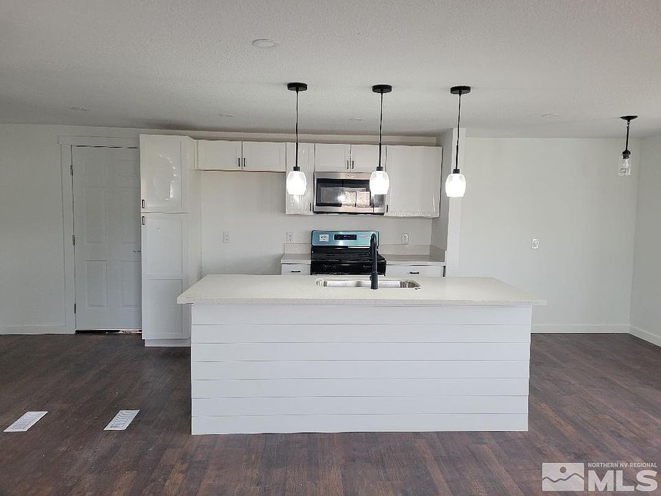 2nd image of 1400 Esmeralda Ave