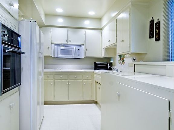 5th image of 972 E California Blvd Unit 103