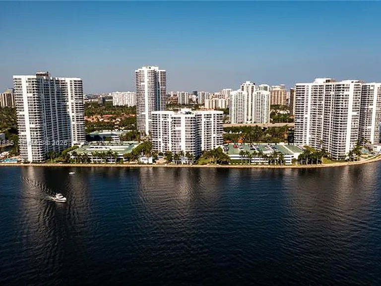 3600 Mystic Pointe Dr #114 — Photo 27