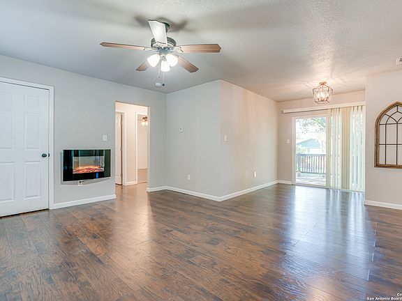5th image of 210 Conway Dr