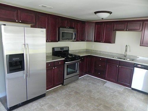 Tile backsplash has been add