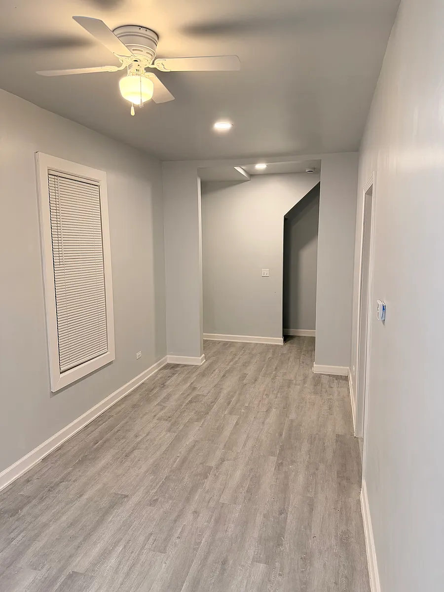 Building Photo - 14305 Irving Ave #1