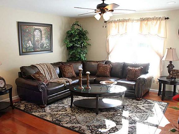 4th image of 3501 Village Green Cir #7A