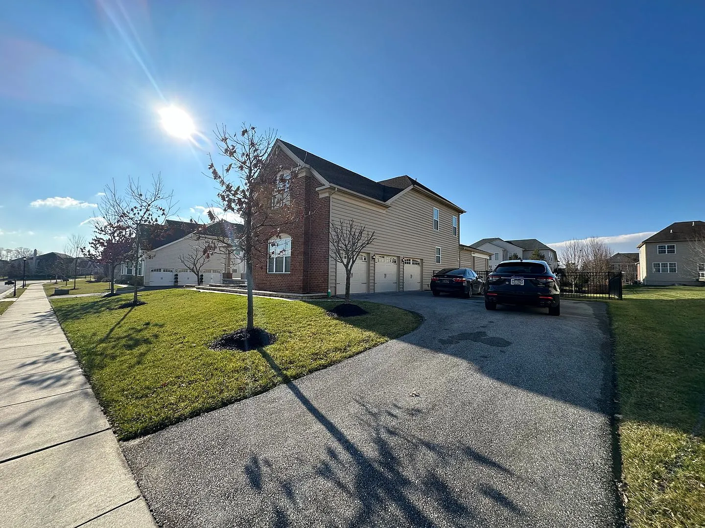 Febulous 4B3.5B House with Furniture available Dec in Greenville — Photo 2