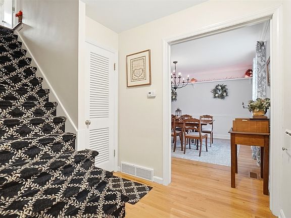 5th image of 3837 Oak St