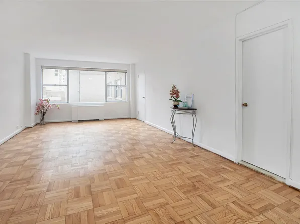 77 West 55th Street image 3 of 9