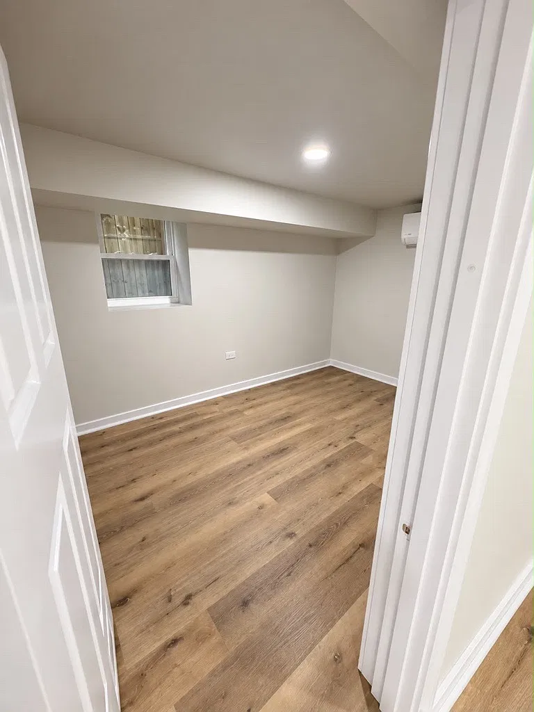 3 bed, 950 sqft, $2,350 — Photo 4