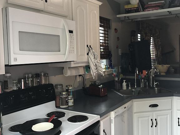 3rd image of 604 Wilkes Blvd