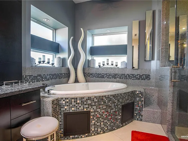 309 N Mockingbird Ave #H — Photo 13