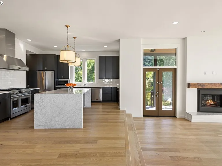 3718 SW Hillside Dr — Photo 4