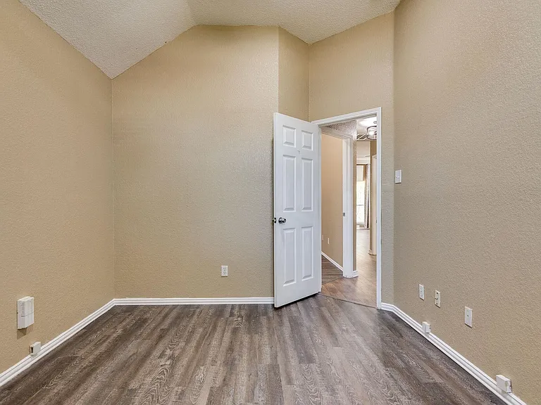 7704 Chandler Ct — Photo 24