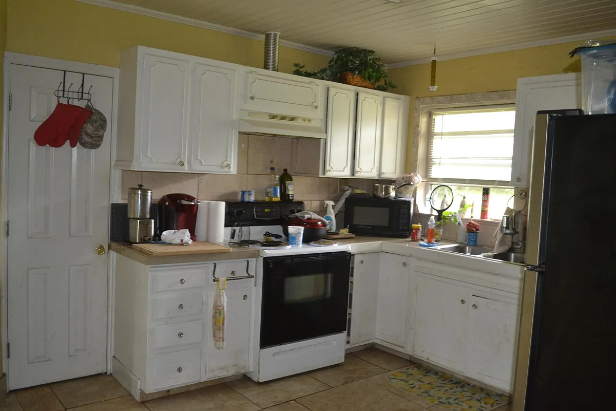 kitchen area - SE 139th St
