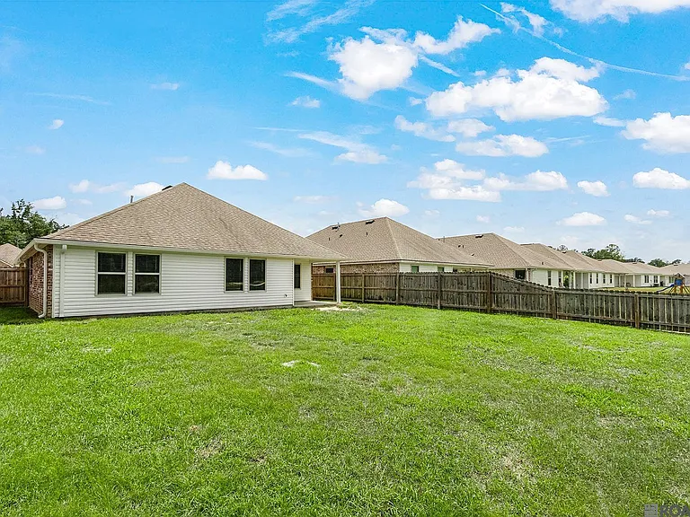 35517 Grovemont Dr — Photo 2