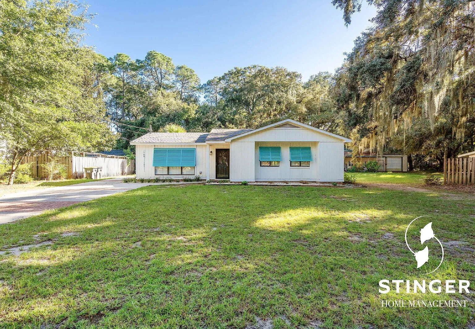 Fully Furnished 3 Bed / 2 Bath Home For Rent in Beaufort! — Photo 2