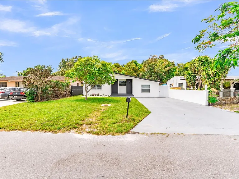 2600 NW 108th St — Photo 42