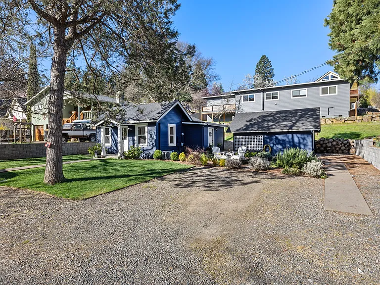 740 Sterling St — Photo 23