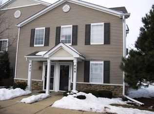 425 Silverstone Dr, Carpentersville, IL 60110