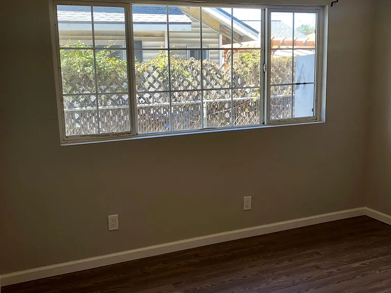 223 E Nevada St — Photo 19