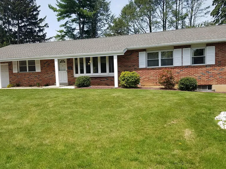 Mosser Dr — Photo 3