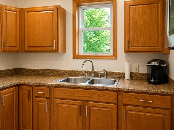 4th image of 27 Midway Dr