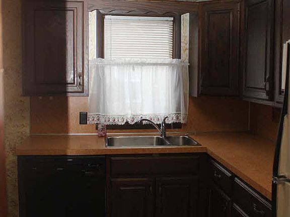 4th image of 165 E Vesey St