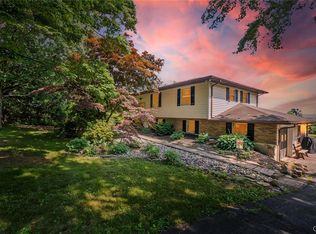 140 Rolling View Dr, Palmerton, PA 18071