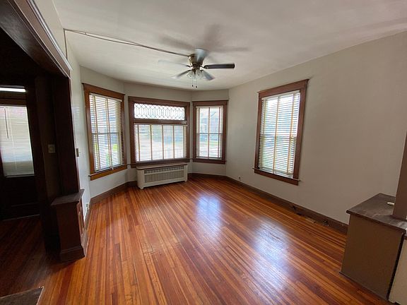 3rd image of 1109 N Elmwood Ave