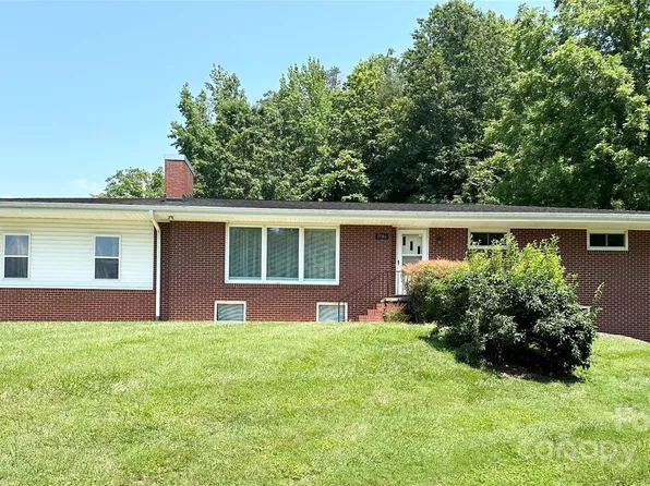 1586 Echo Dr, Lenoir, NC 28645