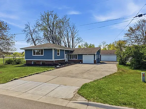 8504 Edison St NE — Photo 2