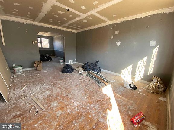 3rd image of 5856 Newtown Ave