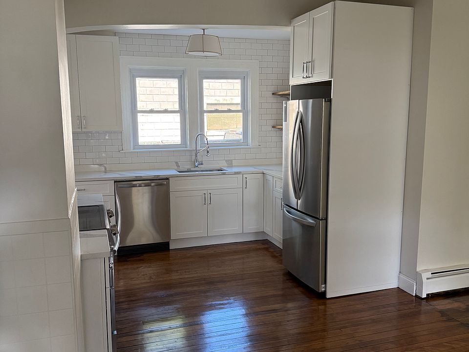 1st image of 121 Duke St APT 2