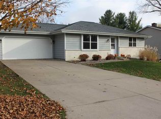 638 Cresthaven Dr, Cottage Grove, WI 53527
