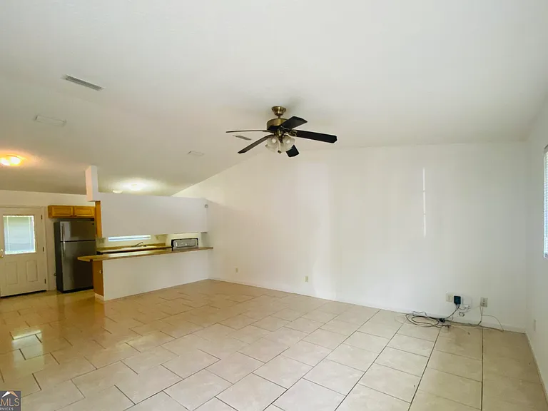 240 W Dawson Ave — Photo 2
