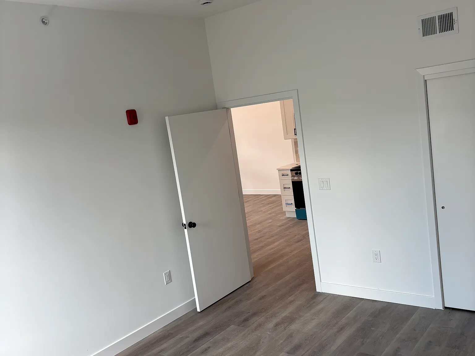 2 bed, 664 sqft, $2,290 — Photo 3