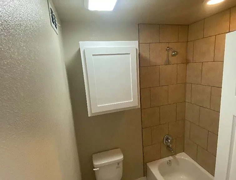 Woodlawn Apartments — Photo 4