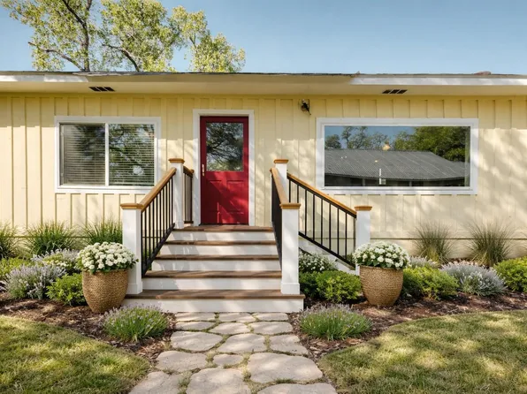 318 S Avenue C, Elgin, TX 78621