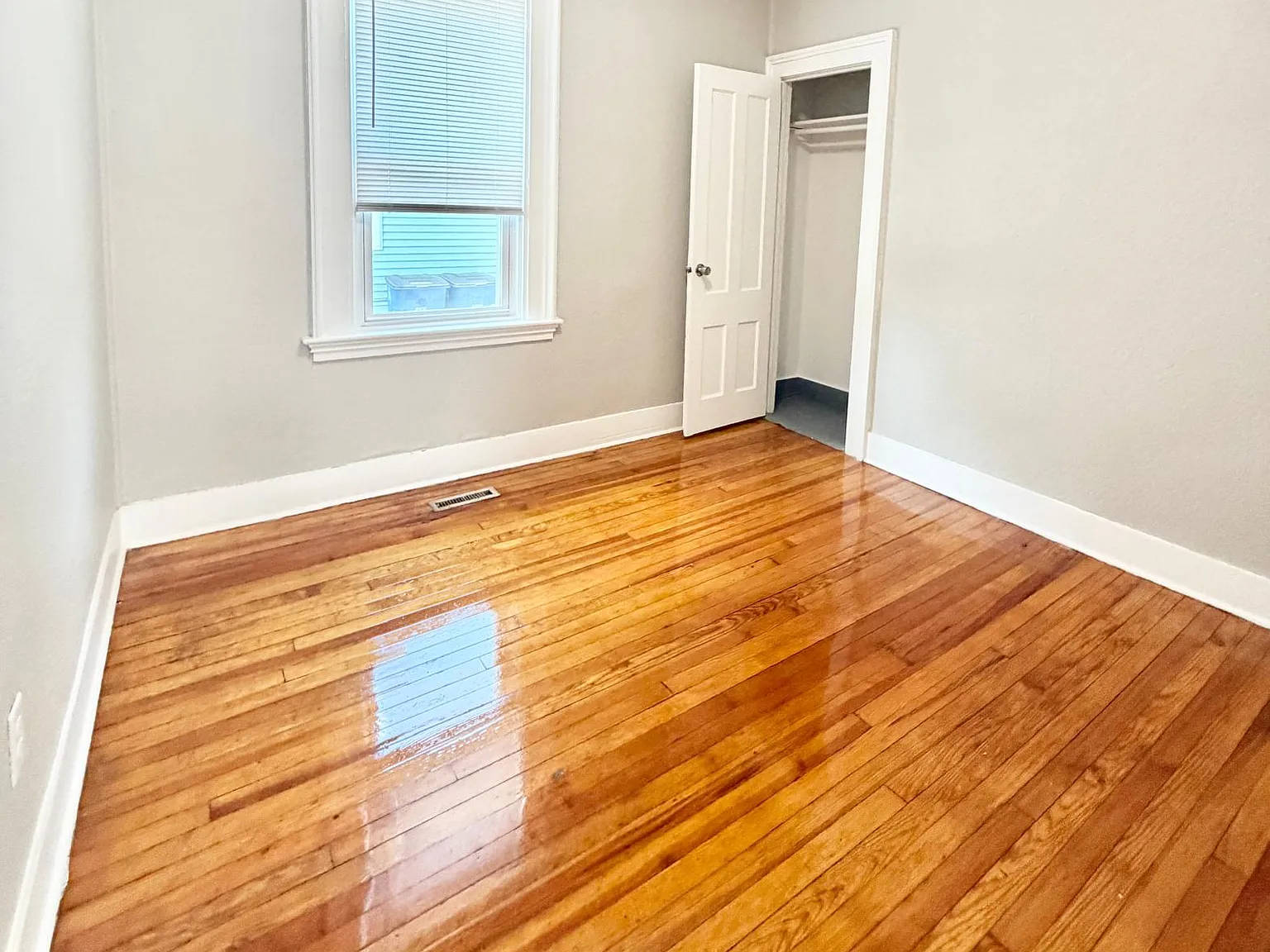 2 bed, 900 sqft, $2,050 — Photo 4