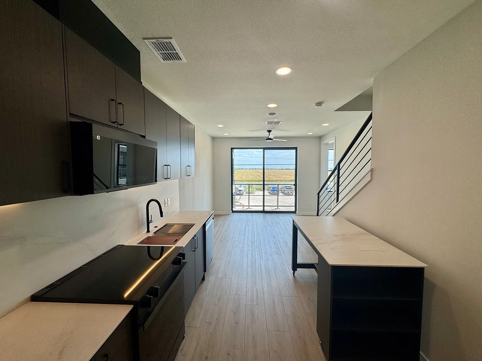 2 bed, 2.5 bath, 1160 sqft, $2,150 — Photo 3