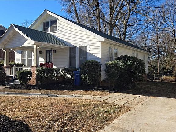 2nd image of 615 Dyer St