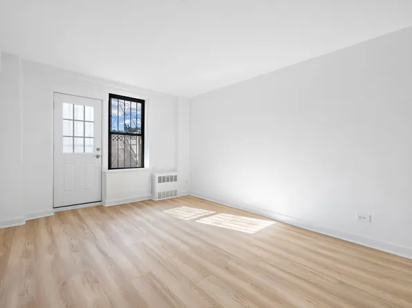 35-20 Leverich Street image 8 of 14