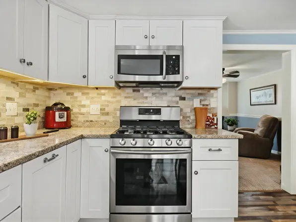 76 Homeward Ave, Uxbridge, MA 01569